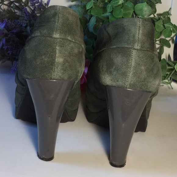 Kenneth Cole Reaction Ankle Boot w/Heel, Green - Picture 5 of 8